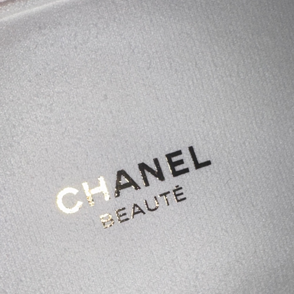 CHANEL White and Gold Beauty Pouch - Picture 8 of 9